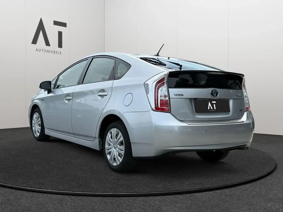 Gebraucht Toyota Prius Life 99 PS (72 kW) 2013 Silber Limousine