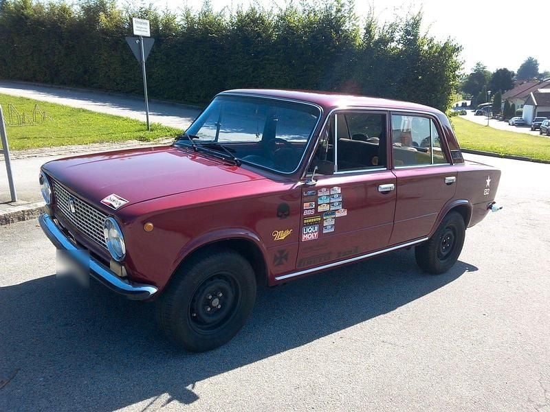 Second-hand Lada 1200 60 CP (44 kW) 1982 Roșu Berlinǎ
