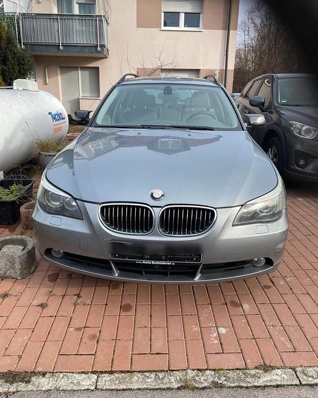 Gebraucht BMW 530 258 PS (189 kW) 2005 Grau Kombi