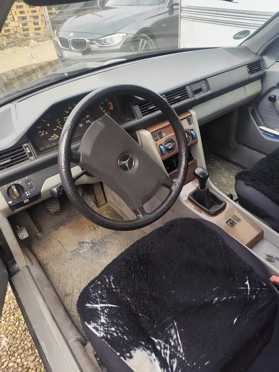 Usata Mercedes E230 1989 Nero Berlina