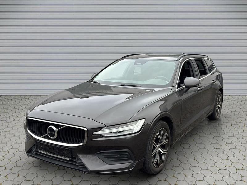 Grau Gebraucht 2022 Volvo V60 Core Kombi | 20.290 € (Guter Preis) - Bild 1/4