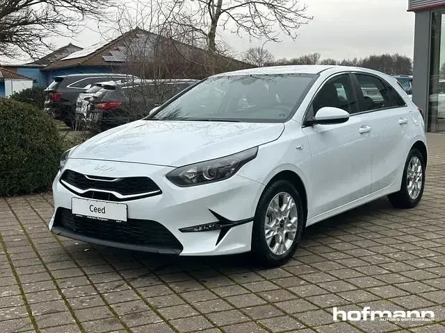 Gebraucht Kia Ceed Vision 101 PS (74 kW) 2024 Carraraweiss Kleinwagen