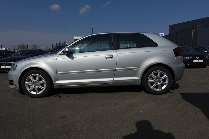 Gebraucht Audi A3 Ambiente 125 PS (91 kW) 2011 Silber Kleinwagen