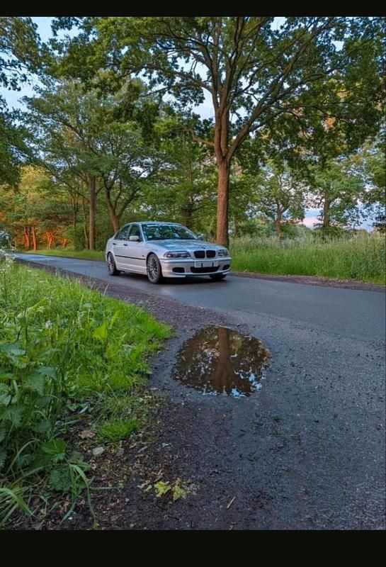 Silber Gebraucht 2001 BMW 318 M Sport Limousine | 2.600 € - Bild 1/4