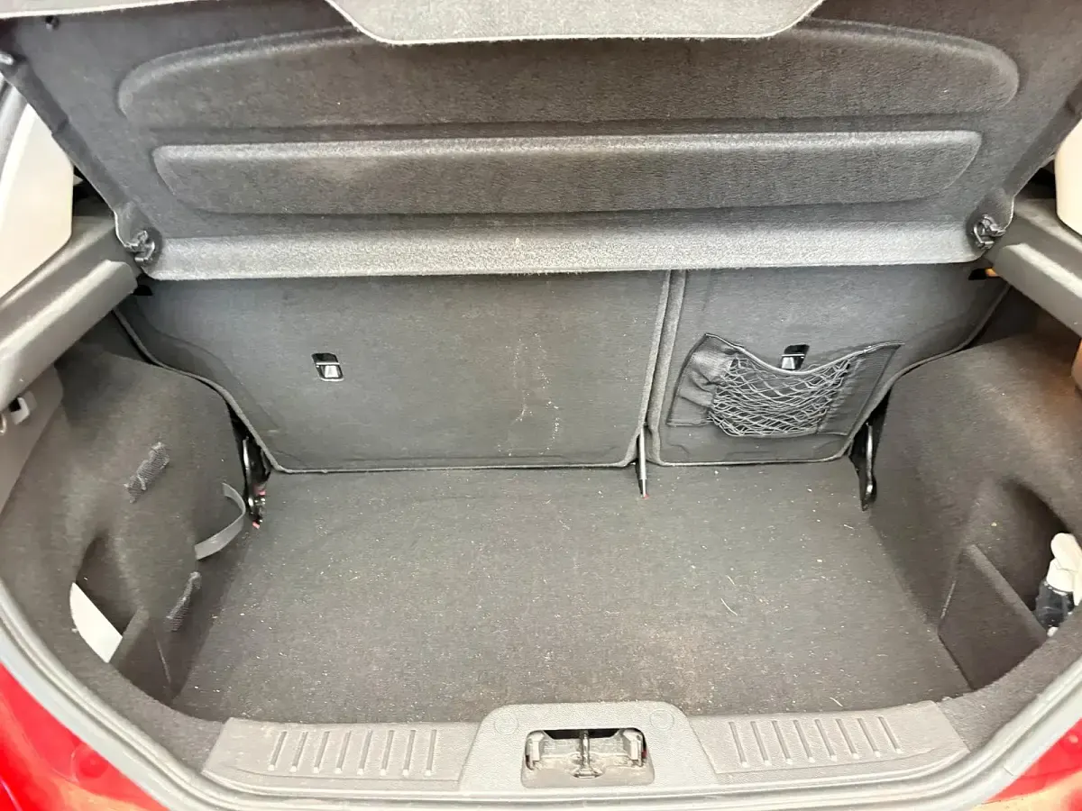 Gebraucht Ford Fiesta 140 PS (102 kW) 2016 Rot Kleinwagen