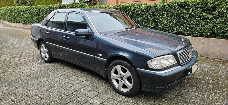 Schwarz Gebraucht 1999 Mercedes C180 Limousine | 3.200 € (Guter Preis) - Bild 1/4