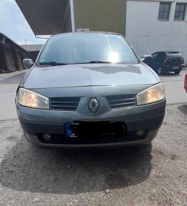 Grau Gebraucht 2004 Renault Mégane GrandTour Kombi | 700 € (Superpreis) - Bild 1/4