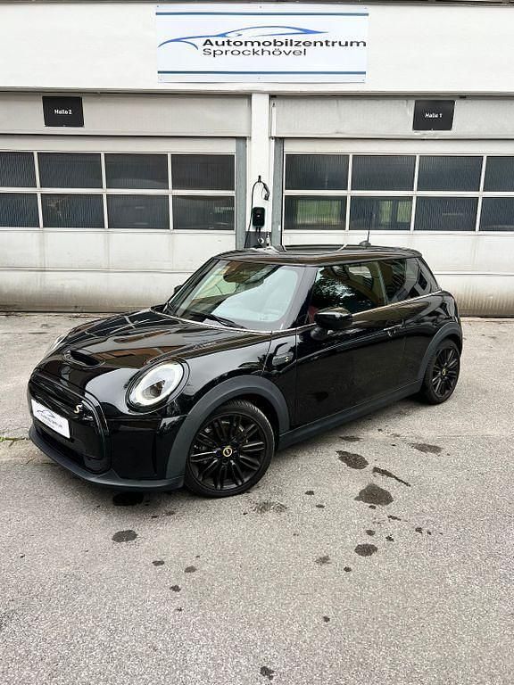 Schwarz Gebraucht 2022 Mini Cooper SE Classic Kleinwagen | 17.995 € (Fairer Preis) - Bild 1/4