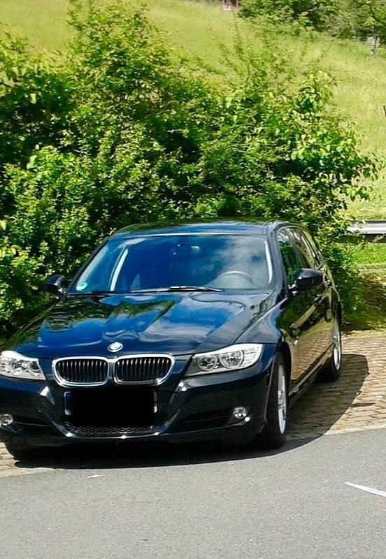 Gebraucht BMW 318 143 PS (105 kW) 2010 Schwarz Kombi