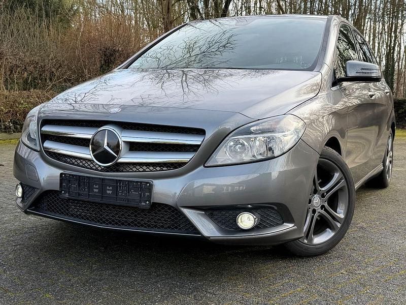 Gebraucht Mercedes B180 122 PS (89 kW) 2013 Grau Van / Kleinbus