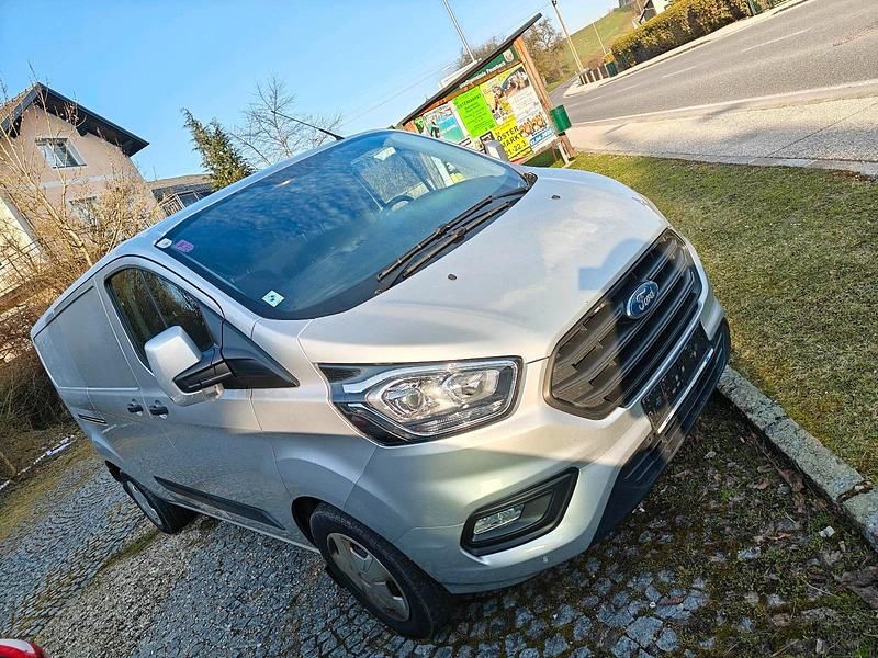 Gebraucht Ford Transit 130 PS (95 kW) 2018 Silber Van / Kleinbus