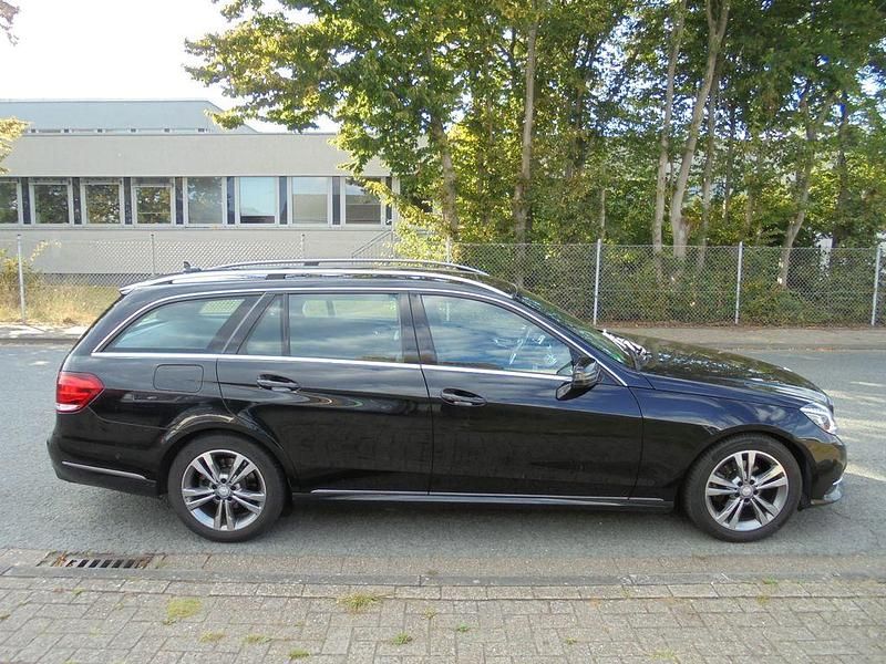 Gebraucht Mercedes E220 Avantgarde 170 PS (125 kW) 2016 Schwarz Limousine