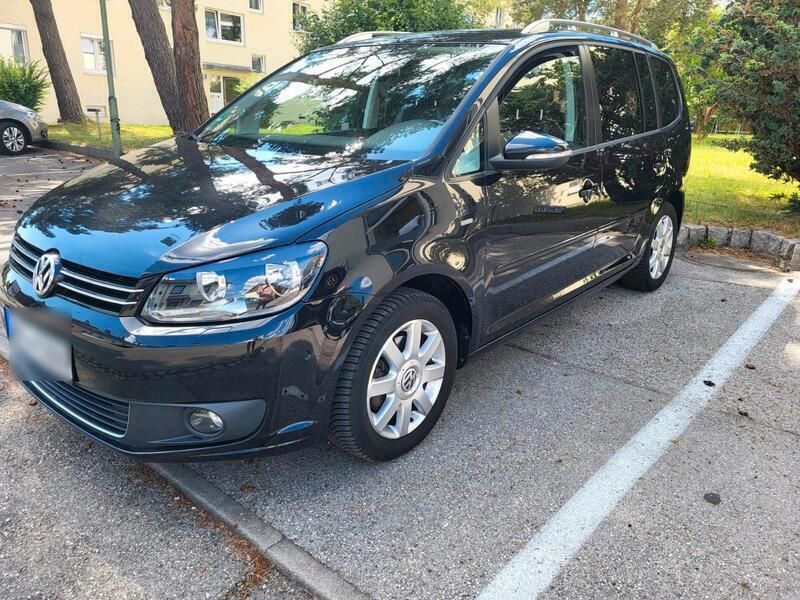 Schwarz Gebraucht 2014 VW Touran Life Van / Kleinbus | 8.700 € (Fairer Preis) - Bild 1/4