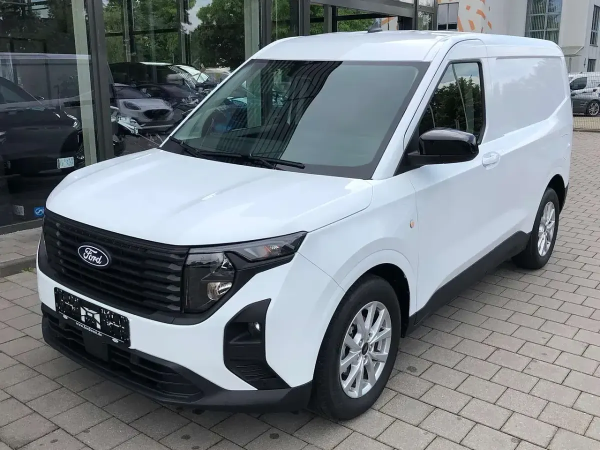 Gebraucht Ford Transit Trend 101 PS (74 kW) 2024 Frost weiß Van / Kleinbus