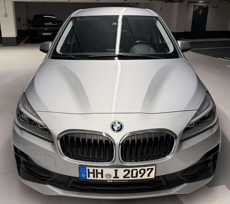 Grau Gebraucht 2020 BMW 218 Advantage Van / Kleinbus | 19.500 € (Etwas zu teuer) - Bild 1/4