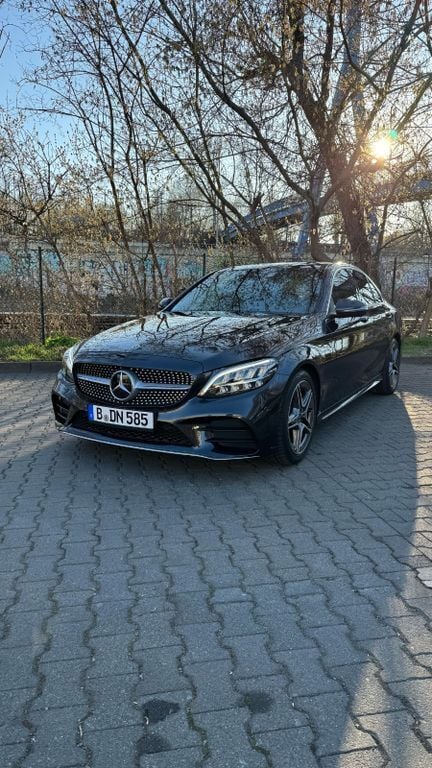 Grau Gebraucht 2020 Mercedes C200 AMG line Limousine | 28.200 € (Guter Preis) - Bild 1/4