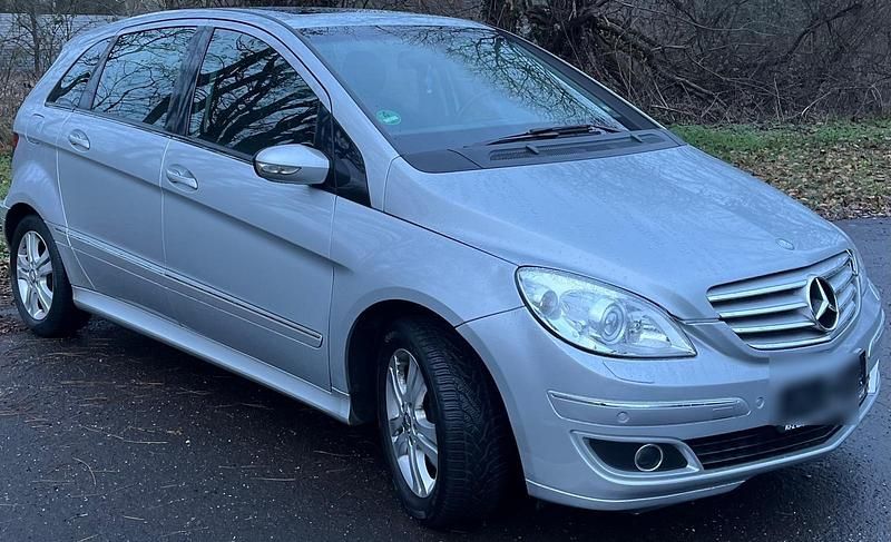 Gebraucht Mercedes B180 102 PS (75 kW) 2007 Silber Van / Kleinbus