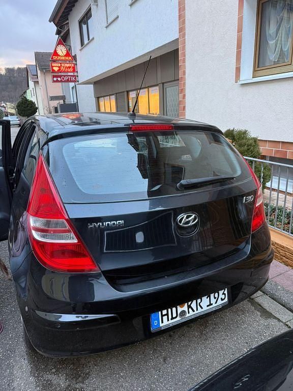 Gebraucht Hyundai i30 109 PS (80 kW) 2008 Schwarz Limousine