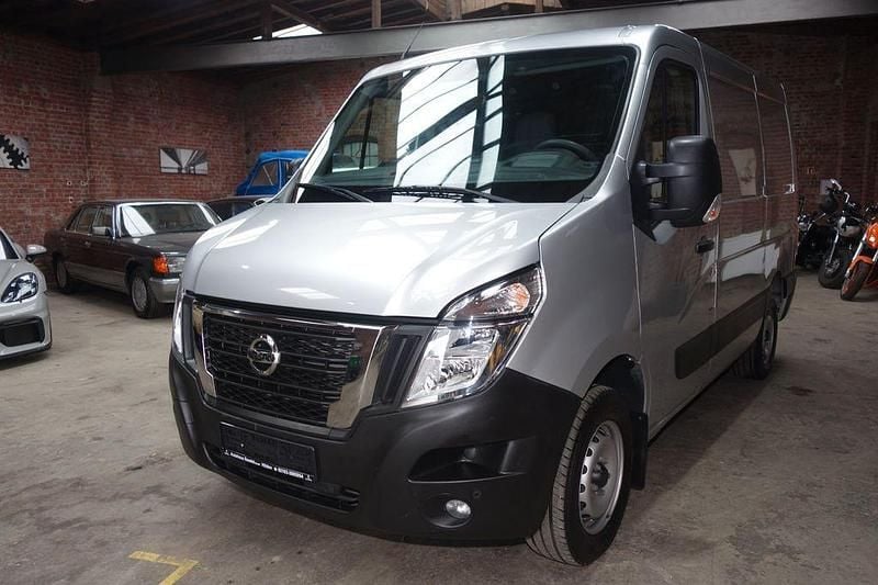 Silber Gebraucht 2023 Renault Master Van | 29.980 € (Etwas zu teuer) - Bild 1/4