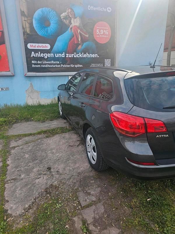 Usata Opel Astra 101 CV (74 kW) 2011 Grigio Berlina
