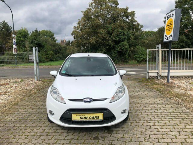 Używany Ford Fiesta Titanium 97 KM (71 kW) 2012 Biały Hatchback