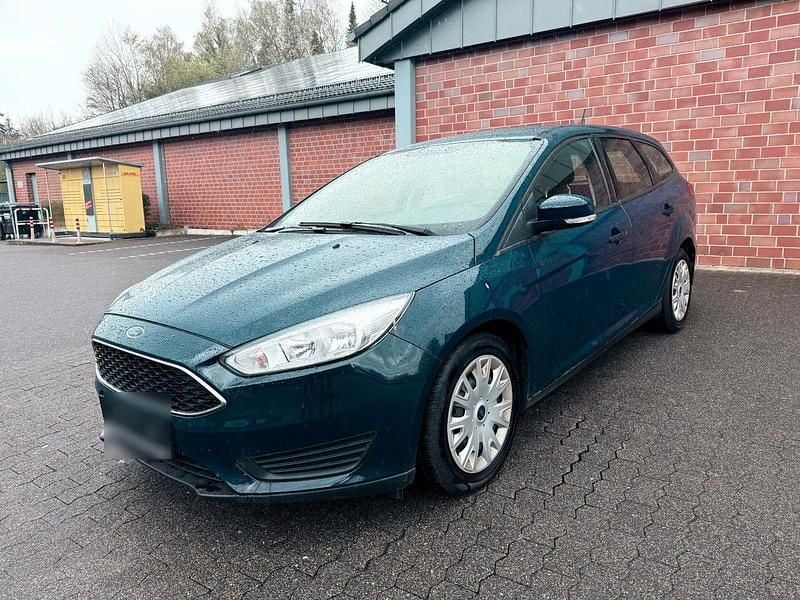 Blau Gebraucht 2017 Ford Focus Trend Kombi | 4.600 € (Superpreis) - Bild 1/4