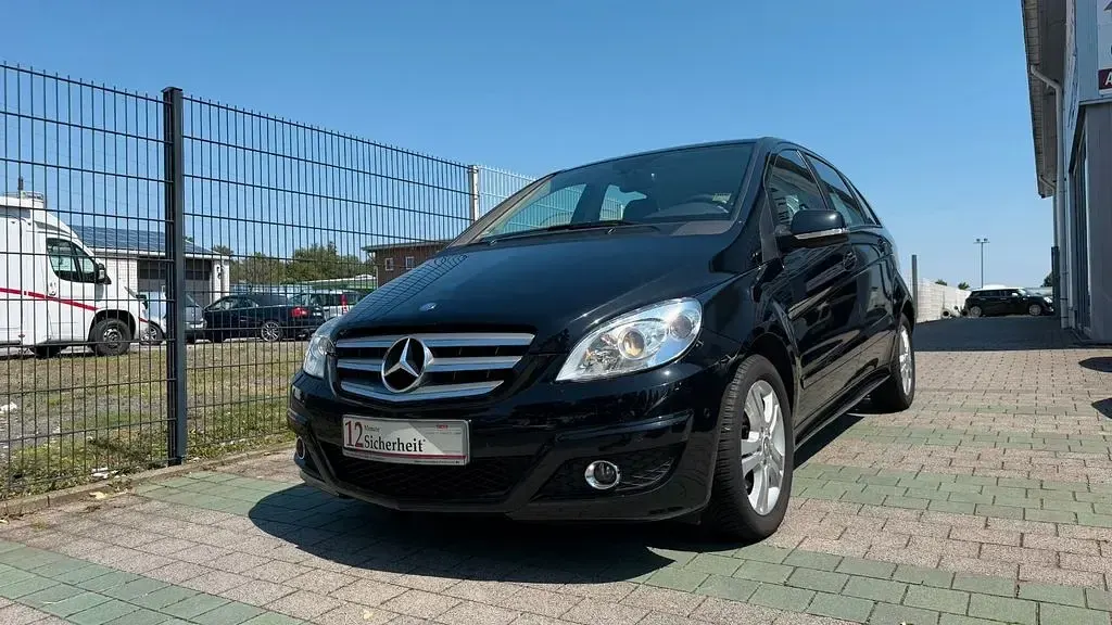 Gebraucht Mercedes B200 136 PS (100 kW) 2009 Schwarz Van / Kleinbus
