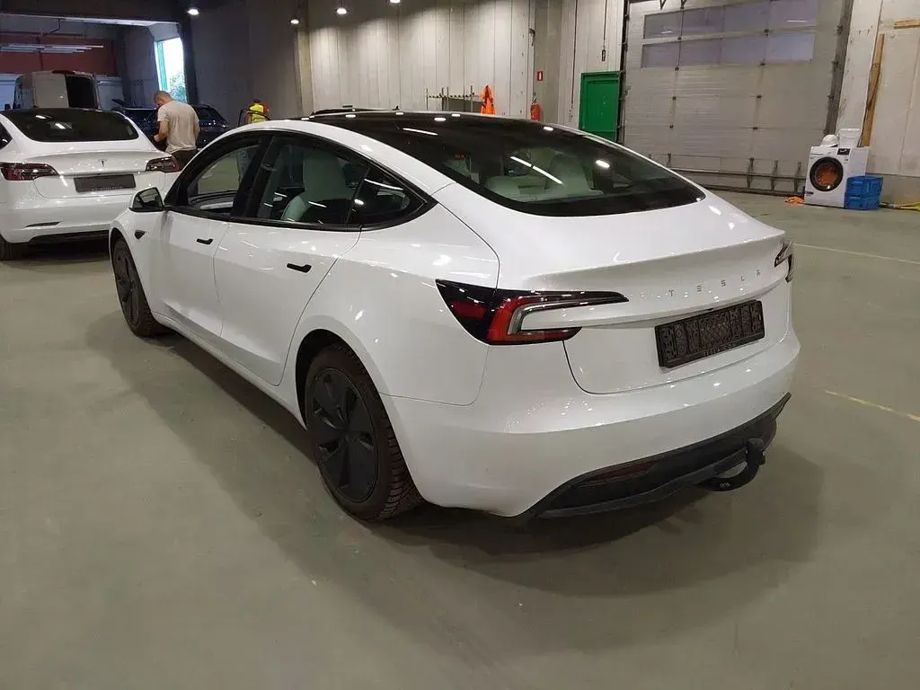 Gebraucht Tesla Model 3 RWD 235 kW (320 PS) 2024 Weiß Limousine