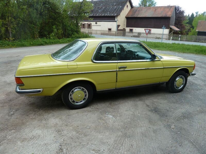 Gebraucht Mercedes 230 109 PS (80 kW) 1979 Gelb Coupé