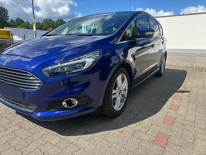 Blau Gebraucht 2016 Ford S-MAX S Van / Kleinbus | 12.800 € (Guter Preis) - Bild 1/4