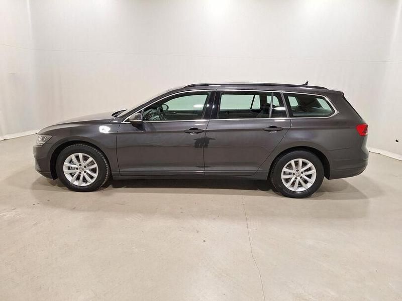 Gebraucht VW Passat Business 150 PS (110 kW) 2022 Mangangrau metallic Kombi