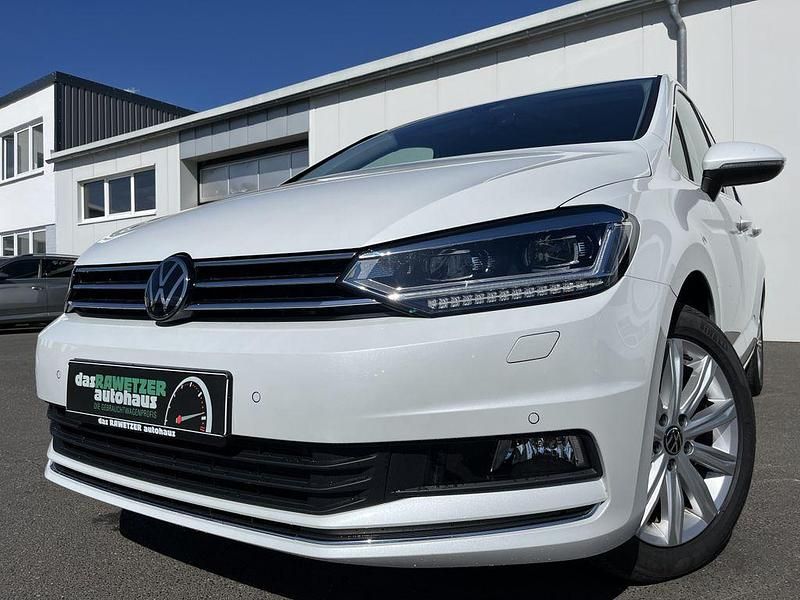 Oryxweiã perlmutteffekt Gebraucht 2024 VW Touran Highline Van / Kleinbus | 33.860 € (Fairer Preis) - Bild 1/4