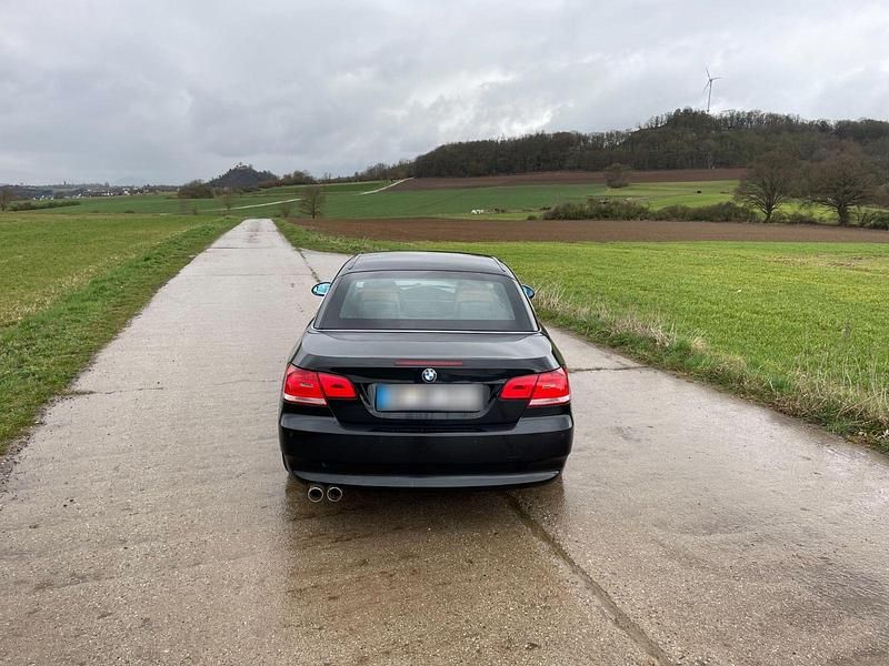 Gebraucht BMW 320 Cabriolet 177 PS (130 kW) 2009 Schwarz Cabrio
