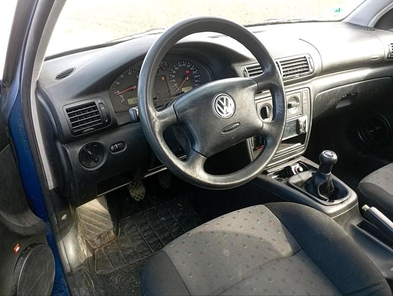 Gebraucht VW Passat 125 PS (91 kW) 1999 Blau Kombi