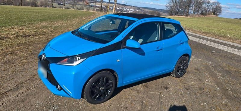 Gebraucht Toyota Aygo X-wave 69 PS (50 kW) 2016 Blau Kleinwagen