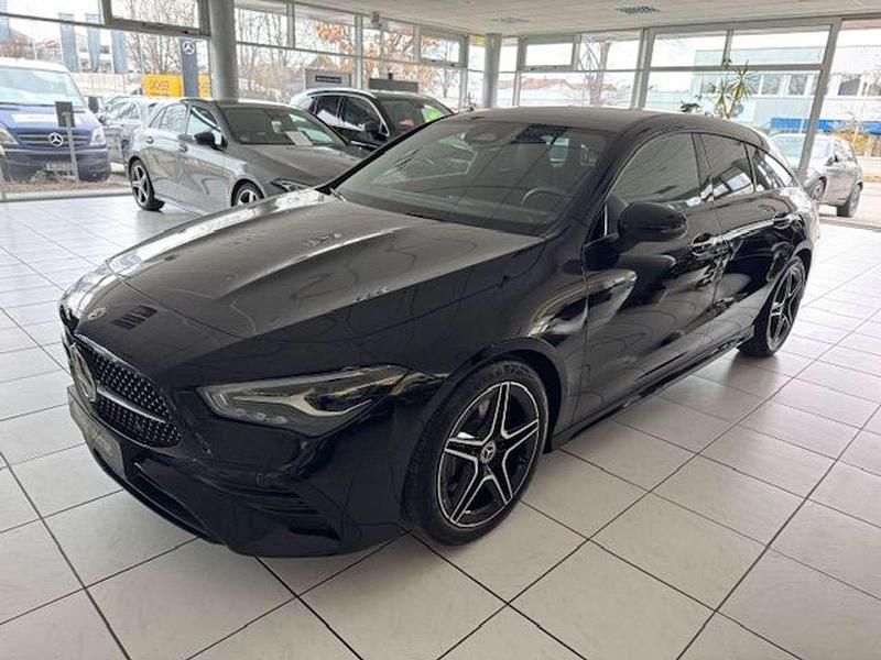 Gebraucht Mercedes CLA200 AMG Line Premium 163 PS (119 kW) 2023 Kosmosschwarz Kombi