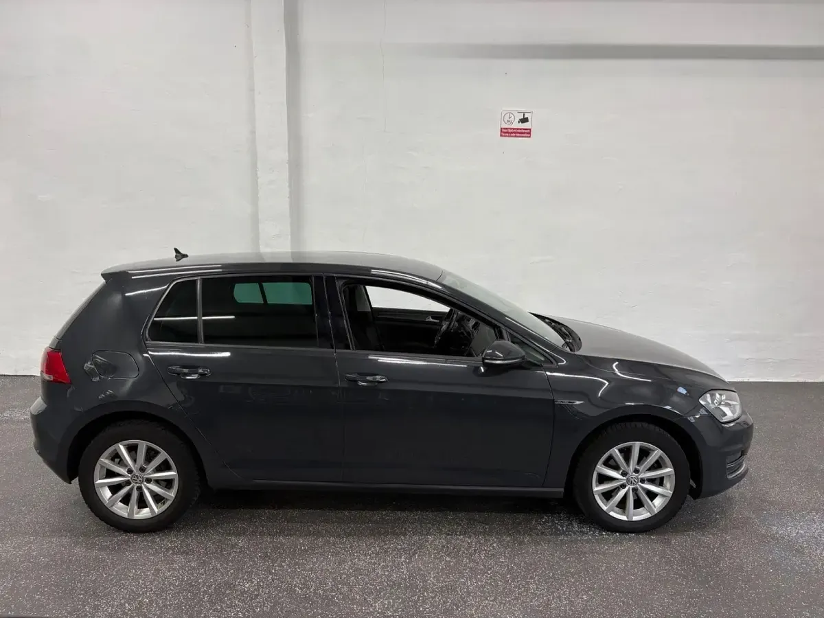 Gebraucht VW Golf VII LOUNGE 86 PS (63 kW) 2015 Grau Limousine
