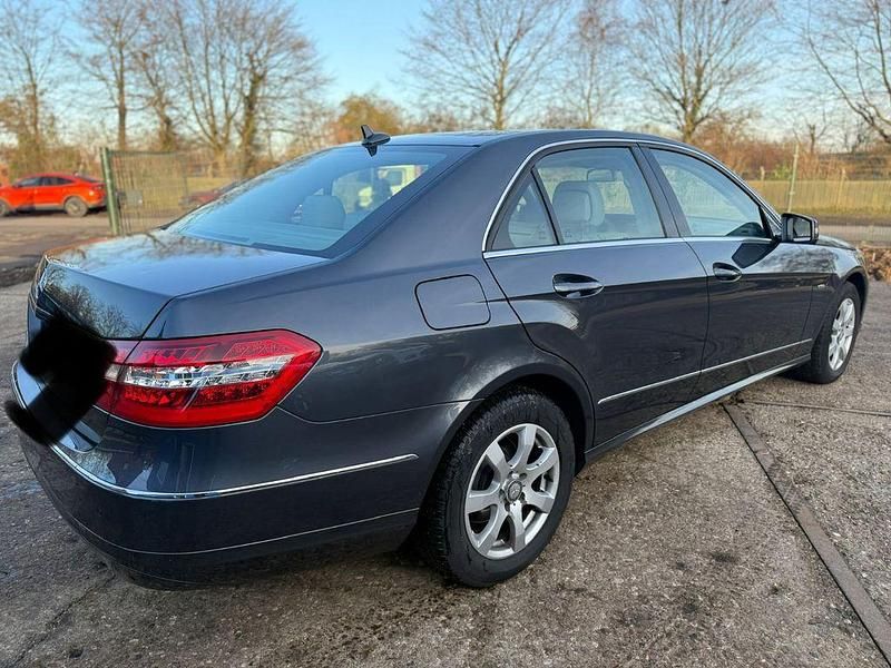 Gebraucht Mercedes E220 Elegance 171 PS (125 kW) 2011 Grau Limousine