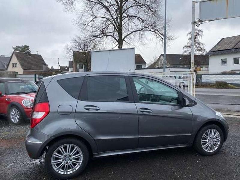 Gebraucht Mercedes A200 Elegance 136 PS (100 kW) 2010 Mountaingrau  met. Kleinwagen