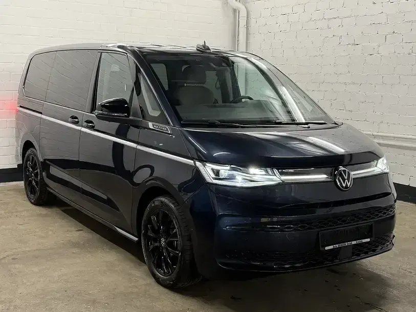 Gebraucht VW Multivan Style 150 PS (110 kW) 2025 Starlight blue metallic Van / Kleinbus