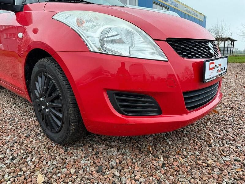 Gebraucht Suzuki Swift Basic 94 PS (69 kW) 2011 Rot Kleinwagen