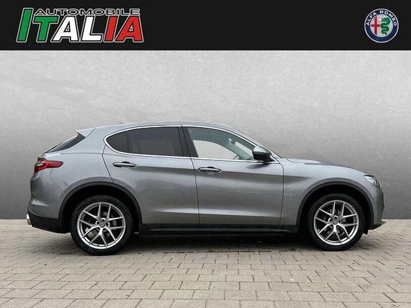 Gebraucht Alfa Romeo Stelvio 280 PS (205 kW) 2017 Grau SUV