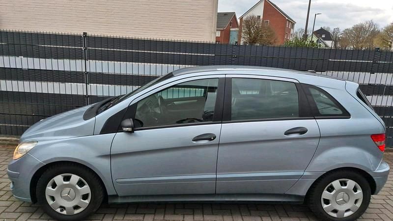 Gebraucht Mercedes B180 109 PS (80 kW) 2005 Blau Van / Kleinbus