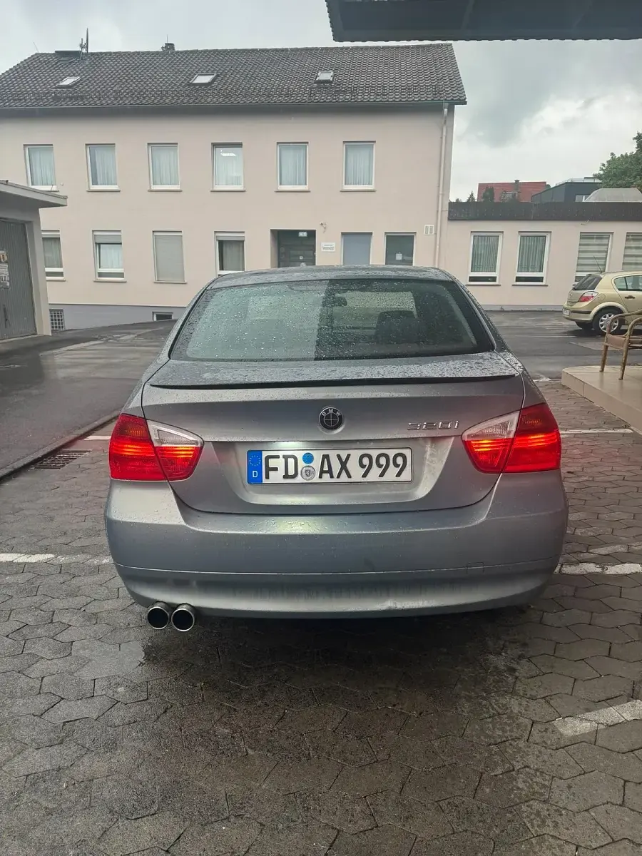 Gebraucht BMW 320 150 PS (110 kW) 2006 Grau Limousine