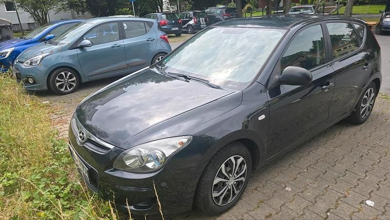 Schwarz Gebraucht 2009 Hyundai i30 Kleinwagen | 2.100 € (Fairer Preis) - Bild 1/4
