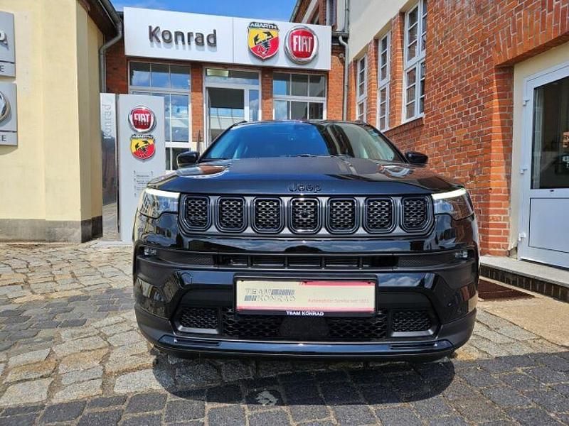 Neu Jeep Compass North 131 PS (96 kW) 2025 Schwarz SUV