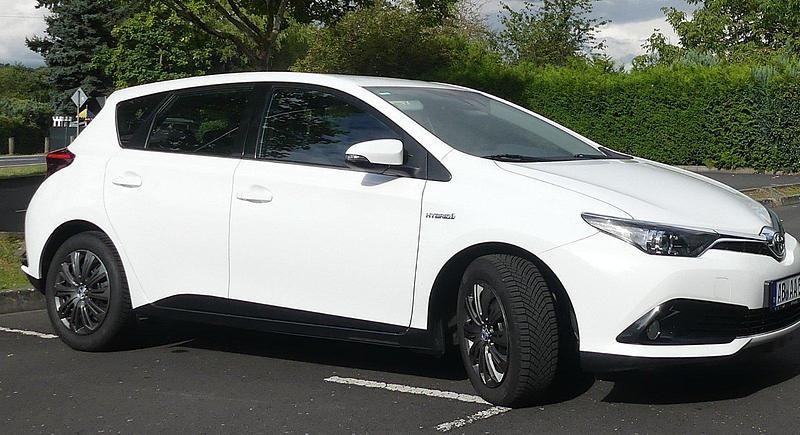 Weiß Gebraucht 2016 Toyota Auris Hybrid Edition-S Limousine | 13.333 € (Guter Preis) - Bild 1/4