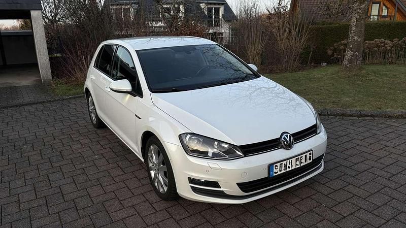 Weiß Gebraucht 2014 VW Golf VII Cup Kleinwagen | 8.550 € (Fairer Preis) - Bild 1/4