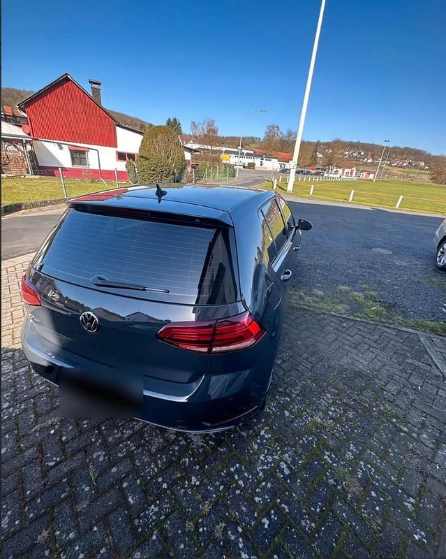 Gebraucht VW Golf VII Highline 150 PS (110 kW) 2019 Grau Limousine