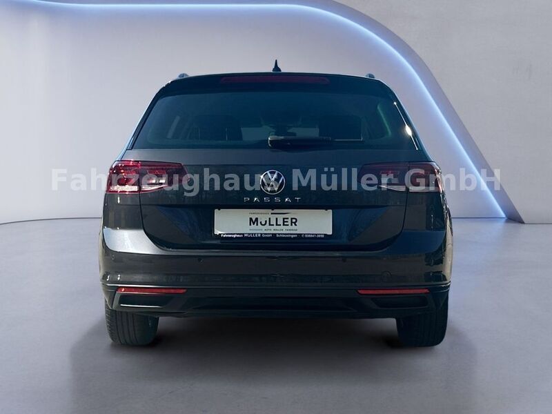 Usata VW Passat Basis 122 CV (89 kW) 2022 Grigio Station wagon